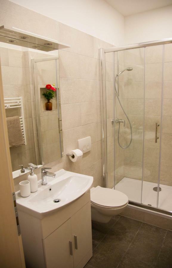 Soukki Town Centre Suites 1 Split Eksteriør billede