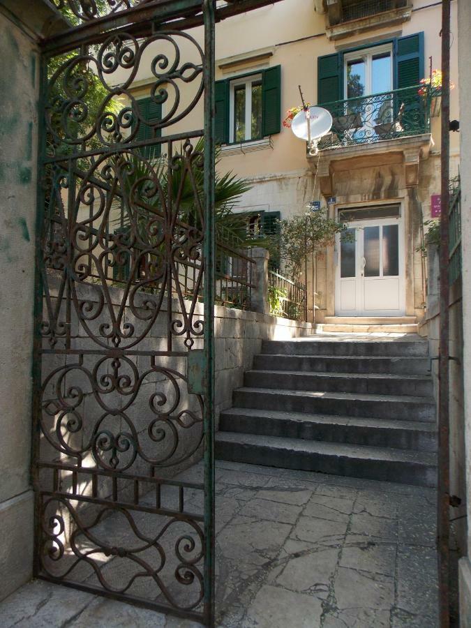 Soukki Town Centre Suites 1 Split Eksteriør billede